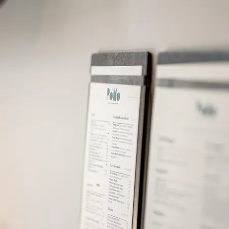 מלון Pomo & Restaurant 4*