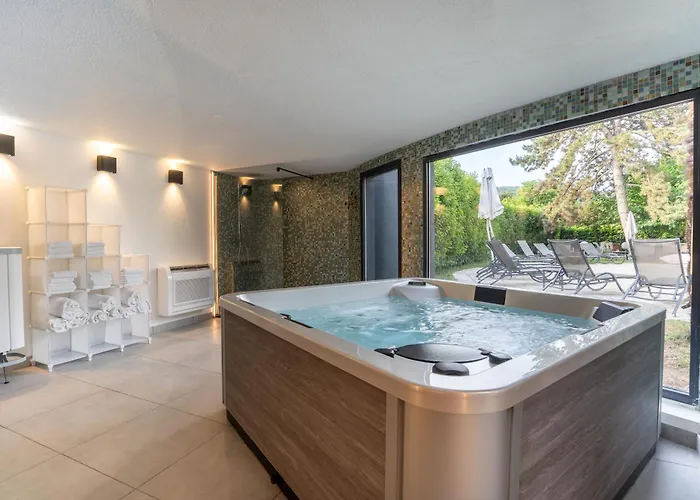 Hotel Pomo & Restaurant Échirolles