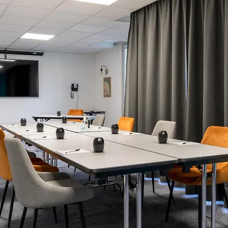 Pomo & Restaurant Hotell 4*