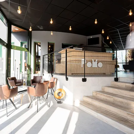 Pomo & Restaurant Hotell Échirolles