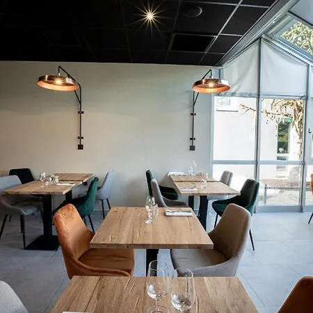 Pomo & Restaurant Hotell Échirolles