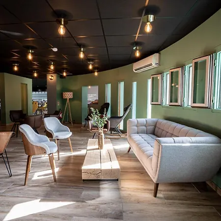 Pomo & Restaurant Hotell