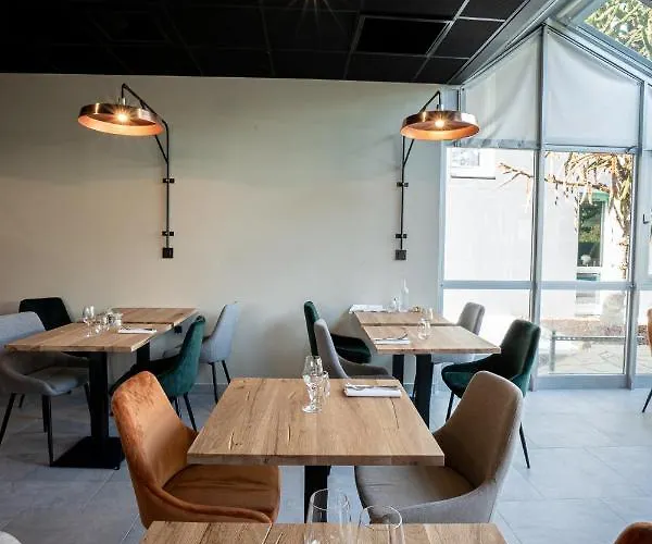 Pomo & Restaurant 호텔 에쉬롤르