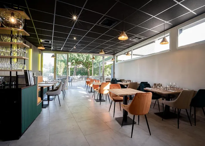 Pomo & Restaurant 호텔 4*